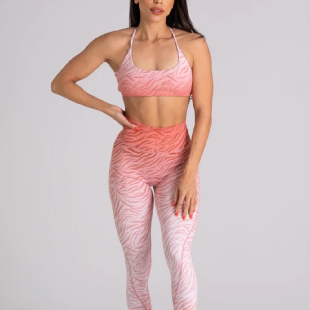 Noireblac safari sunset criss cross scrunch leggings S